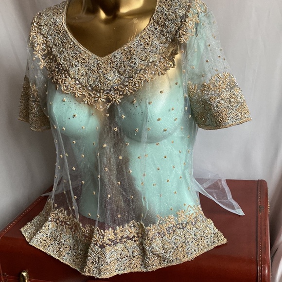 Absolutely stunning sheer sequence blouse - Picture 3 of 12